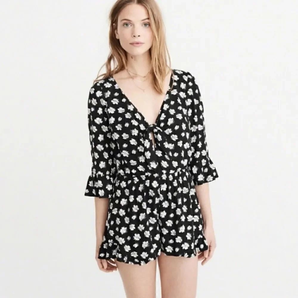 EC ABERCROMBIE & FITCH FLORAL ROMPER W/RUFFLES AND TIES IN THE MIDDLE SZ…